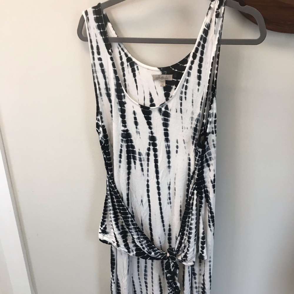 Trendy tie dye maxi dress with front knot.